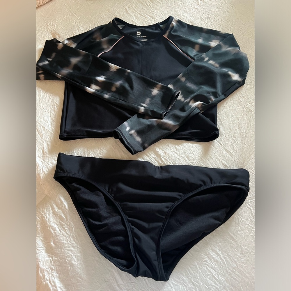 NWOT Rashgard Set. Bottom Size M and Top Size L.